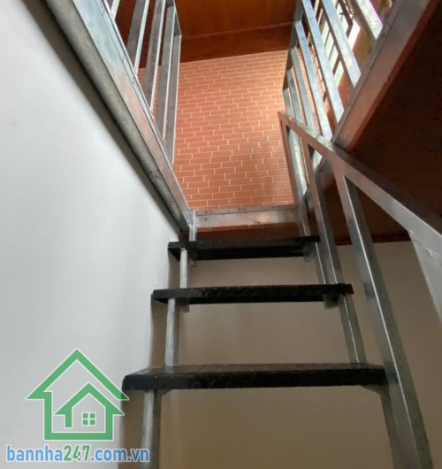 CHỈ 2,95 TỶ – NHÀ 2 TẦNG, 3PN – NGAY CÔNG VIÊN HOÀNG VĂN THỤ – SÁT SÂN BAY DT: 22m² (3x7m), kết cấu 1 trệt 1 lửng, 3PN, 1WC Hẻm trước nhà 3m, thông thoáng.