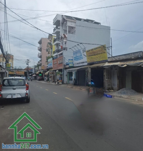 MTKD ĐƯỜNG 20M – BÌNH TRỊ ĐÔNG – 62M² – CHỈ 8.8 TỶ DT: 62m² (4 x 19) – Nhà cấp 4, xác định mua đất xây mới theo nhu cầu.  Đường nhựa 20m thông thoáng, xe tải, xe khách ra vào thoải mái.