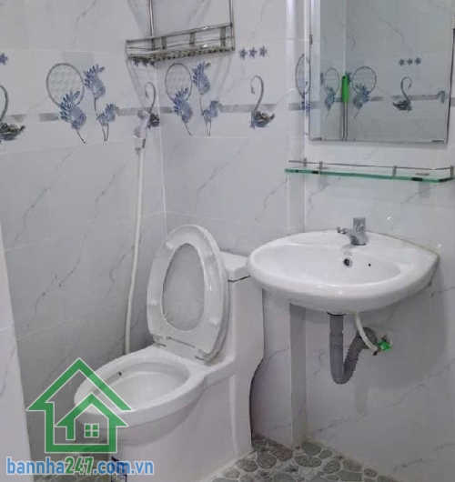 Nhà Nguyễn Sỹ Sách – Tân Bình DT: 54m² (3.1 x 18m), sổ hồng riêng 2 tầng: 3PN – 3WC, nhà mới, vào ở ngay Hẻm ba gác, 50m ra MT, gần chợ Tân Trụ, trường học. 