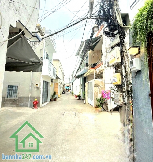 CHỈ 6,7 TỶ - NGAY TRUNG TÂM TÂN PHÚ – TÂN SƠN NHÌ – NHÀ MỚI Ở NGAY - 4 TẦNG – FULL NỘI THẤT – GẦN AEON MALL – 4PN – 3WC Diện tích: 56m² Kết cấu: 1 trệt – 2 lầu – sân thượng trước sau. Công năng: 4PN – 3WC – phòng khách – bếp