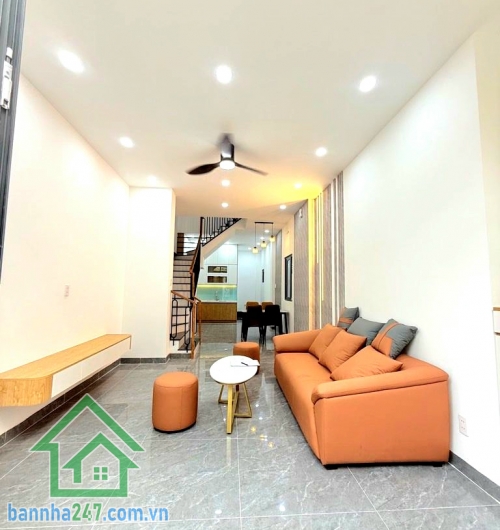 CHỈ 6,7 TỶ - NGAY TRUNG TÂM TÂN PHÚ – TÂN SƠN NHÌ – NHÀ MỚI Ở NGAY - 4 TẦNG – FULL NỘI THẤT – GẦN AEON MALL – 4PN – 3WC Diện tích: 56m² Kết cấu: 1 trệt – 2 lầu – sân thượng trước sau. Công năng: 4PN – 3WC – phòng khách – bếp