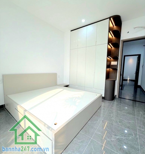 CHỈ 6,7 TỶ - NGAY TRUNG TÂM TÂN PHÚ – TÂN SƠN NHÌ – NHÀ MỚI Ở NGAY - 4 TẦNG – FULL NỘI THẤT – GẦN AEON MALL – 4PN – 3WC Diện tích: 56m² Kết cấu: 1 trệt – 2 lầu – sân thượng trước sau. Công năng: 4PN – 3WC – phòng khách – bếp