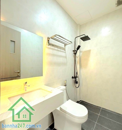 CHỈ 6,7 TỶ - NGAY TRUNG TÂM TÂN PHÚ – TÂN SƠN NHÌ – NHÀ MỚI Ở NGAY - 4 TẦNG – FULL NỘI THẤT – GẦN AEON MALL – 4PN – 3WC Diện tích: 56m² Kết cấu: 1 trệt – 2 lầu – sân thượng trước sau. Công năng: 4PN – 3WC – phòng khách – bếp