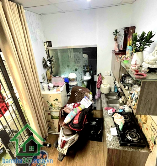 CHỈ 2,1 TỶ (BL) – NHÀ 3 TẦNG – NGAY CHỢ TÂN HƯƠNG – TÂN PHÚ - 2PN - 2WC Vị trí: Phạm Ngọc – Tân Phú Cách chợ Tân Hương vài bước – gần AEON Mall Tân Phú