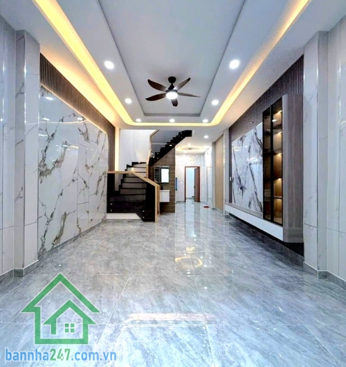 CHỈ 6,85 TỶ – NHÀ MỚI – SÁT MẶT TIỀN – VƯỜN LÀI, TÂN PHÚ - DT 56M² (4x14)M – 2 TẦNG – 3PN – HXH ĐỖ CỬA Thông tin chi tiết: • Diện tích: 56m² – vuông vức • Kết cấu: 1 trệt + 1 lầu, nhà mới đẹp • Công năng: 3PN – 2WC • Có phòng ngủ dưới trệt tiện người lớn 