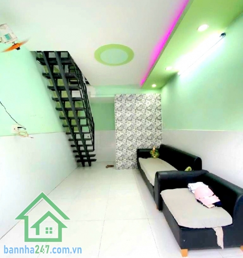 NHỈNH 3 TỶ – NHÀ 3 TẦNG – XE HƠI ĐỖ CỔNG – Q11 - 2PN – 3WC + DT: 3x5m – vuông vức + 1 trệt 2 lầu – 2PN – 3WC + Nhà mới, tặng sofa + máy lạnh + Hẻm xe hơi