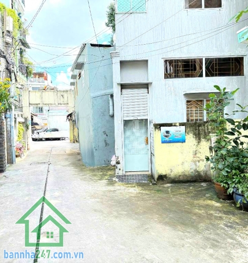 CHỈ 3,4 TỶ - KHU TRUNG TÂM Q11 - GIÁP Q10 - NHÀ 2 TẦNG KIÊN CỐ - DT: 21M² (3.55 x5.85)m - 2PN - 2WC Vị trí: Lê Đại Hành, P.15, Q.11 – giáp ranh Q10, Tân Bình...