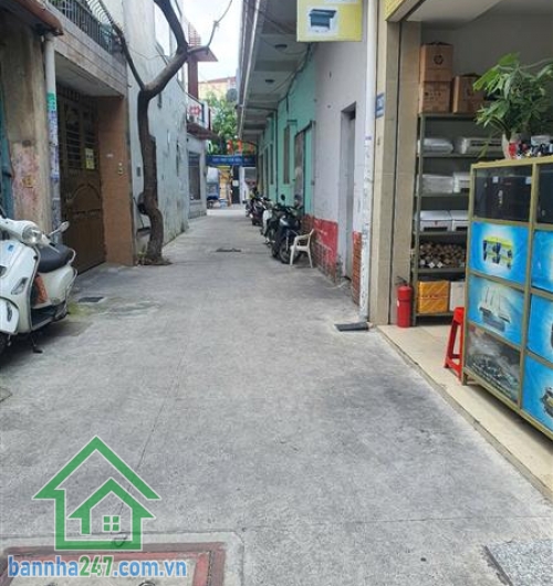 CHỈ 3.2 TỶ - NHÀ 2 TẦNG – TÂN SƠN NHÌ - TÂN PHÚ - DT: 34m² - 2 PN + 2 WC. * DT: 34m² (4 x 8.5m), 2 tầng, hiện đang cho thuê 6tr/tháng * Vị trí: Cách mặt tiền vài bước chân.