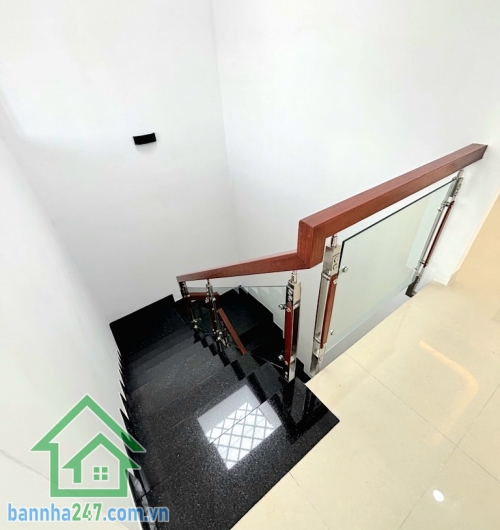 CHỈ 6,6 TỶ – NHÀ MỚI 4 TẦNG – NGAY NGÃ TƯ BỐN XÃ – GIÁP TÂN PHÚ- HẺM XE HƠI 4,5M – XÁCH VALI VÀO Ở NGAY - 4PN - 3WC Diện tích: 48m² (4m x 12m) 