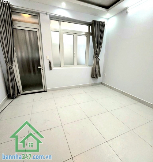 CHỈ 4,35 TỶ - NHÀ MỚI Ở NGAY – HẺM 3 GÁC – CÁCH VÀI CĂN RA MẶT TIỀN – KHU LÊ VĂN QUỚI – NGÃ TƯ 4 XÃ DT: 25m² (DTSD 80m²) – Kết cấu 1 trệt, 1 lửng, 2 lầu – 2PN - 3WC, ban công. 