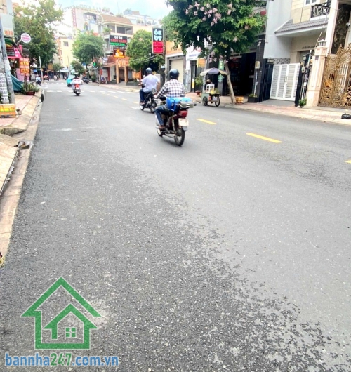 CHỈ 15,5 TỶ – MẶT TIỀN KINH DOANH ĐƯỜNG 20M – KHU SẦM UẤT TÂN PHÚ – TIỆN XÂY CAO TẦNG Vị trí đắc địa: • Mặt tiền đường lớn 20m, khu kinh doanh nhộn nhịp 
