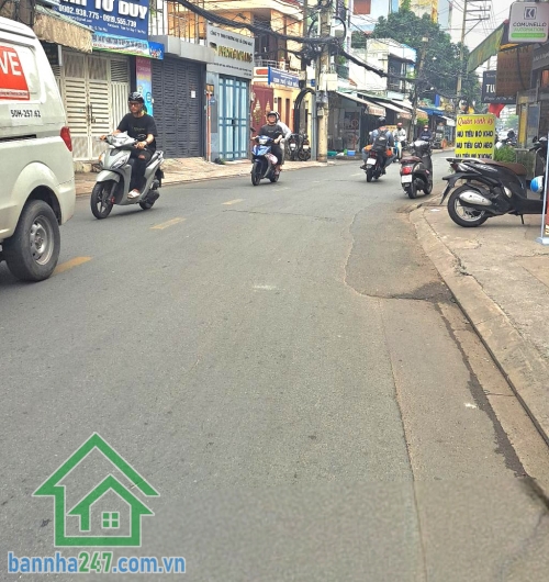 NHÀ 2 TẦNG – TRUNG TÂM TÂN PHÚ – TÂN SƠN NHÌ – CHỈ 2,9 TỶ DT: 24m² (4x6m) Kết cấu: 1 trệt 1 lầu, gồm phòng khách, bếp, phòng ngủ, WC – nhà còn đẹp, dọn vào ở ngay.