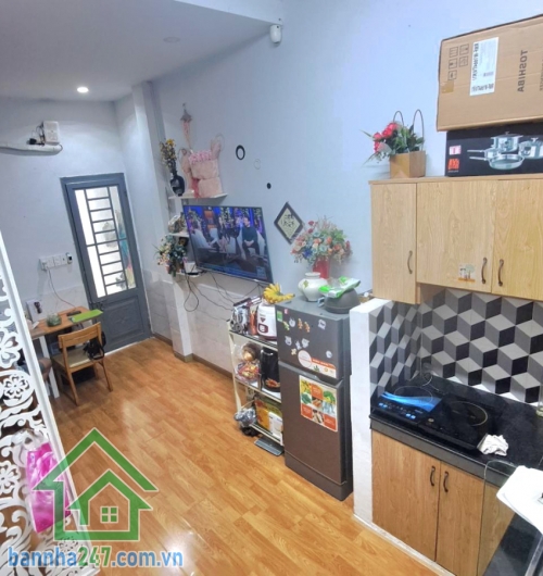 NHÀ 2 TẦNG – TRUNG TÂM TÂN PHÚ – TÂN SƠN NHÌ – CHỈ 2,9 TỶ DT: 24m² (4x6m) Kết cấu: 1 trệt 1 lầu, gồm phòng khách, bếp, phòng ngủ, WC – nhà còn đẹp, dọn vào ở ngay.
