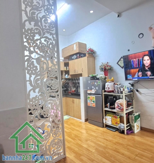 NHÀ 2 TẦNG – TRUNG TÂM TÂN PHÚ – TÂN SƠN NHÌ – CHỈ 2,9 TỶ DT: 24m² (4x6m) Kết cấu: 1 trệt 1 lầu, gồm phòng khách, bếp, phòng ngủ, WC – nhà còn đẹp, dọn vào ở ngay.