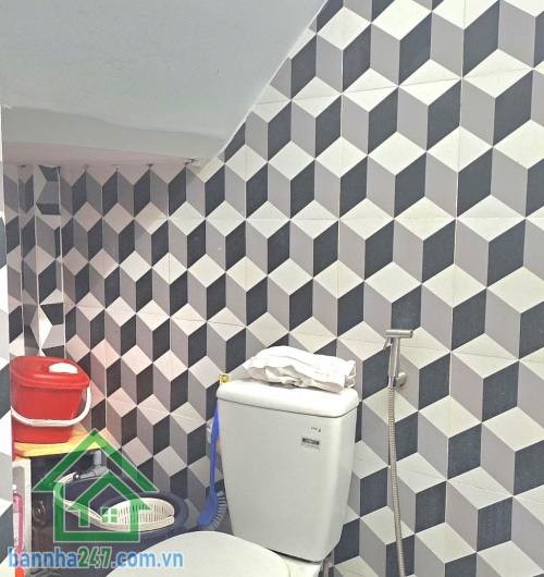NHÀ 2 TẦNG – TRUNG TÂM TÂN PHÚ – TÂN SƠN NHÌ – CHỈ 2,9 TỶ DT: 24m² (4x6m) Kết cấu: 1 trệt 1 lầu, gồm phòng khách, bếp, phòng ngủ, WC – nhà còn đẹp, dọn vào ở ngay.