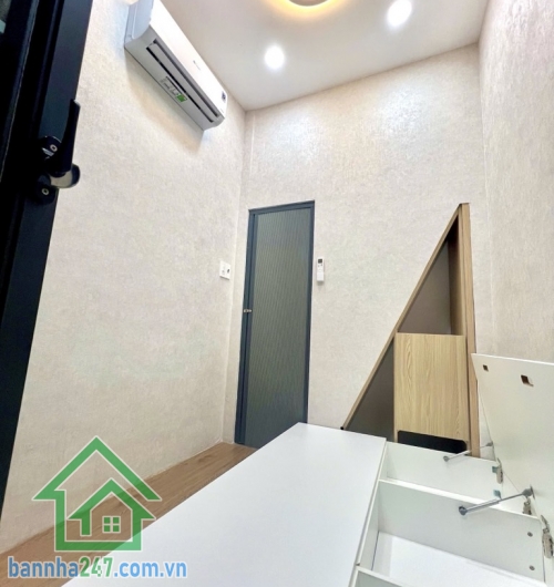 CHỈ 1,95 TỶ SỞ HỮU NHÀ 3 TẦNG MINI HOUSE P.10 TÂN BÌNH – FULL NỘI THẤT – ĐẦU TƯ CHO THUÊ NGON  Nhà đẹp, mới, 3 tầng chắc chắn: trệt – lửng – lầu Diện tích sử dụng: 30m2