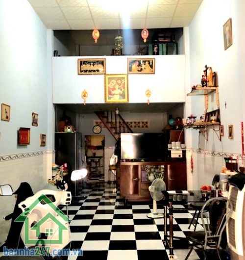 CHỈ 6.8 TỶ – NHÀ 68M² – HẺM 4M – NGAY TRUNG TÂM P. TÂN THÀNH – TÂN PHÚ Diện tích: 3.8 x 18m – nở hậu tài lộc, sổ đẹp Kết cấu: 1 trệt 1 lầu – 2PN, 2WC, sân để xe rông rãi