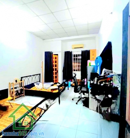 CHỈ 7,1 TỶ – HẺM XE TẢI – CÁCH MẶT TIỀN 50M – PHẠM VĂN BẠCH - DT: 70M² - NHÀ RẤT PHÙ HỢP KINH DOANH – LÀM XƯỞNG – VP CÔNG TY - 3 PN – 2 WC Diện tích: 70m² (4x17,5)m