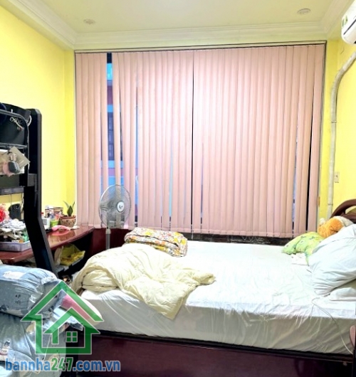 CHỈ 6,95 TỶ – NHÀ 4 TẦNG BTCT – HẺM BA GÁC – QUẬN 10 – VUÔNG NHƯ A4 - 2PN, 3WC DT: 35m² vuông vức (4 tầng BTCT) Kết cấu: 1 trệt, 2 lầu, sân thượng – 2PN, 3WC,