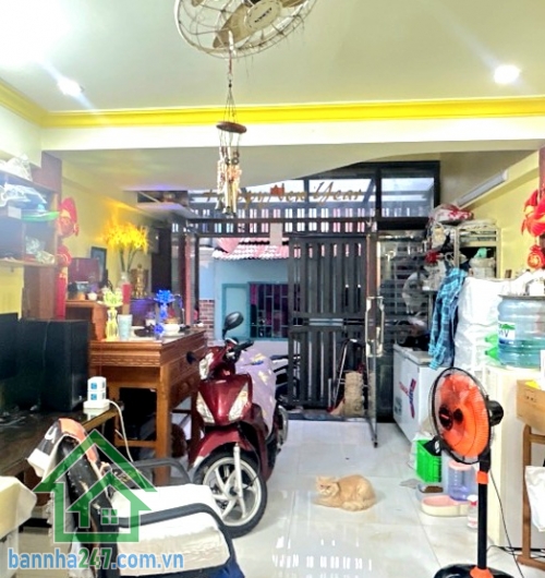 CHỈ 6,95 TỶ – NHÀ 4 TẦNG BTCT – HẺM BA GÁC – QUẬN 10 – VUÔNG NHƯ A4 - 2PN, 3WC DT: 35m² vuông vức (4 tầng BTCT) Kết cấu: 1 trệt, 2 lầu, sân thượng – 2PN, 3WC,