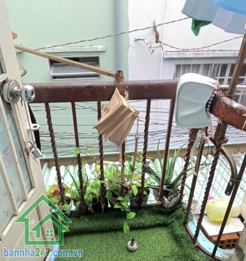 CHỈ 3,9 TỶ – NHÀ 3 TẦNG BTCT – NỞ HẬU TÀI LỘC – CÁCH MẶT TIỀN 3 CĂN – KHU CƯ XÁ BẮC HẢI – AN NINH, DÂN TRÍ CAO Diện tích: 18m² (nở hậu tài lộc) Kết cấu: Trệt + lửng + 1 lầu BTCT, gồm 2PN – 2WC, nhà đẹp ở ngay.