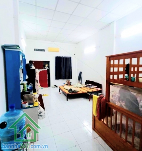 CHỈ 7,1 TỶ – HẺM XE TẢI – CÁCH MẶT TIỀN 50M – PHẠM VĂN BẠCH - DT: 70M² - NHÀ RẤT PHÙ HỢP KINH DOANH – LÀM XƯỞNG – VP CÔNG TY - 3 PN – 2 WC Diện tích: 70m² (4x17,5)m