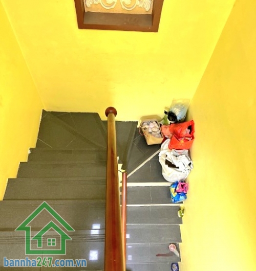 CHỈ 6,95 TỶ – NHÀ 4 TẦNG BTCT – HẺM BA GÁC – QUẬN 10 – VUÔNG NHƯ A4 - 2PN, 3WC DT: 35m² vuông vức (4 tầng BTCT) Kết cấu: 1 trệt, 2 lầu, sân thượng – 2PN, 3WC,