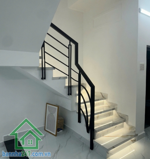 CHỈ 5,1 TỶ – NHÀ 2 TẦNG – HẺM XE HƠI 5M – Ô TÔ NGỦ TRONG NHÀ – BÌNH TÂN.