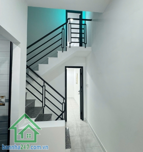 BÁN NHÀ TÂN PHÚ – GIÁ CHỈ 4,38 TỶ – NHÀ MỚI, HẺM 4M, 3PN * Diện tích: 3.05 x 12.5m – Kết cấu 3 tầng kiên cố * Công năng đầy đủ: 3PN, 2WC, ban công thoáng * Vào ở ngay. 