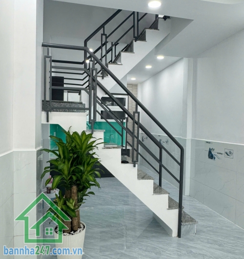 BÁN NHÀ TÂN PHÚ – GIÁ CHỈ 4,38 TỶ – NHÀ MỚI, HẺM 4M, 3PN * Diện tích: 3.05 x 12.5m – Kết cấu 3 tầng kiên cố * Công năng đầy đủ: 3PN, 2WC, ban công thoáng * Vào ở ngay. 