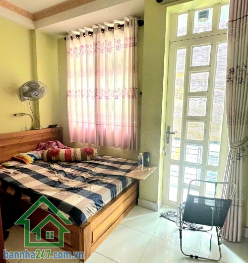 CHỈ 4,45 TỶ – NHÀ ĐẸP 4 TẦNG BTCT + TUM – HẺM 4M THÔNG – MIẾU GÒ XOÀI - 3PN - 2WC Diện tích: 4x8m (nở hậu tài lộc), công nhận 31.9m² – sổ hồng riêng. Kết cấu: 1 trệt, lửng, 1 lầu, sân thượng + tum đầy đủ công năng. 3 phòng ngủ, phòng thờ, phòng giặt, 2WC 