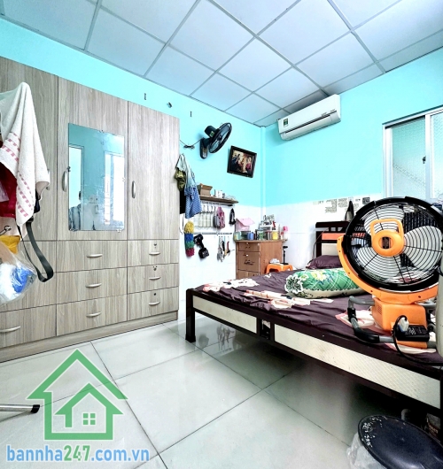 CHỈ 6,5 TỶ – CHIA TÀI SẢN – NHÀ 2 TẦNG MẶT TIỀN ĐƯỜNG NHỰA 5M – TRUNG TÂM TÂN BÌNH – 75M² – 4PN, 3WC – GIÁP QUẬN 10 * Kết cấu: 1 trệt, 1 lầu, sân thượng.
