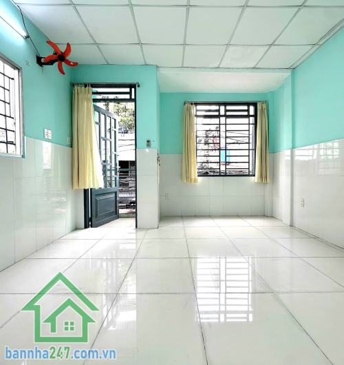 CHỈ 6,5 TỶ – CHIA TÀI SẢN – NHÀ 2 TẦNG MẶT TIỀN ĐƯỜNG NHỰA 5M – TRUNG TÂM TÂN BÌNH – 75M² – 4PN, 3WC – GIÁP QUẬN 10 * Kết cấu: 1 trệt, 1 lầu, sân thượng.