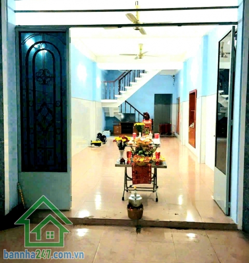 CHỈ 7,57 TỶ - NHÀ HẺM XE TẢI – THOẠI NGỌC HẦU – 83,8m² (4 x 21,5m) - 3 TẦNG BTCT – 4PN – 5 WC Diện tích: 83,8m² (4 x 21,5m) Kết cấu: 3 tầng BTCT.