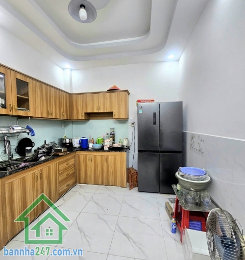 CHỈ 4,2 TỶ – NHÀ ĐẸP 2 TẦNG – 33m² (DT Sàn 54m²) – HẺM XE HƠI 6M – TÂN PHÚ - GẦN NHÀ THỜ TÂN HƯƠNG.  Nhà mới, vào ở ngay – tiện ích xung quanh đầy đủ. Kết cấu: Kết cấu: 1 trệt, 1 lầu có ban công. 2PN – 2WC – phòng khách – bếp đủ công năng. Hẻm trước nhà 6