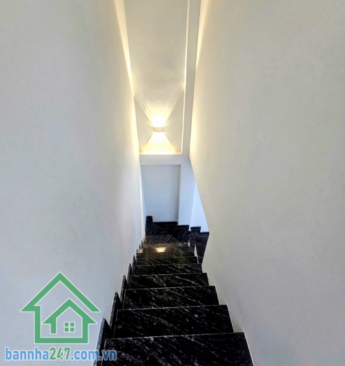 CHỈ 4,2 TỶ – NHÀ ĐẸP 2 TẦNG – 33m² (DT Sàn 54m²) – HẺM XE HƠI 6M – TÂN PHÚ - GẦN NHÀ THỜ TÂN HƯƠNG.  Nhà mới, vào ở ngay – tiện ích xung quanh đầy đủ. Kết cấu: Kết cấu: 1 trệt, 1 lầu có ban công. 2PN – 2WC – phòng khách – bếp đủ công năng. Hẻm trước nhà 6