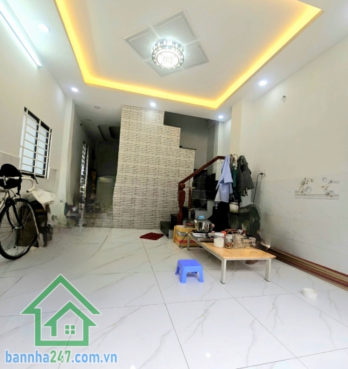 CHỈ 4,2 TỶ – NHÀ ĐẸP 2 TẦNG – 33m² (DT Sàn 54m²) – HẺM XE HƠI 6M – TÂN PHÚ - GẦN NHÀ THỜ TÂN HƯƠNG.  Nhà mới, vào ở ngay – tiện ích xung quanh đầy đủ. Kết cấu: Kết cấu: 1 trệt, 1 lầu có ban công. 2PN – 2WC – phòng khách – bếp đủ công năng. Hẻm trước nhà 6