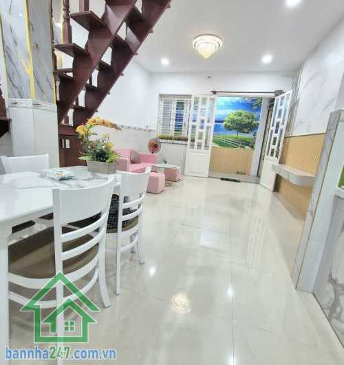 CHỈ 4,35 TỶ – HẺM 5M, CHỈ VÀI CĂN RA HẺM XE TẢI – LŨY BÁN BÍCH – GẦN ĐẦM SEN – 2 TẦNG BTCT – NHÀ MỚI Ở NGAY * DT: 37m² (4,6x9)m – thực tế 5x9m * Trệt + lầu BTCT, 2PN, 3WC, ban công đúc 2m, nhà mới đẹp rộng rãi