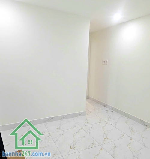 CHỈ 3,99 TỶ - NHÀ ĐẸP HỒNG BÀNG – QUẬN 6 – HẺM BA GÁC 4 TẦNG - 3PN -4 WC Ở NGAY Diện tích xây dựng: * Trệt: 3.1m x 6m * Lầu 1–2–3: 3.1m x 7m (ban công lấn ra 1m). Kết cấu chuẩn: Trệt + 3 lầu + phòng thờ.  3 PN - 4 WC