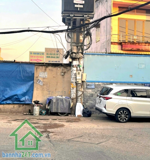CHỈ 3,6 TỶ (TL) – NHÀ MỚI ĐẸP – HẺM 3 GÁC – KHU AO LẮNG - Đường 13A – Bình Tân – giáp Tân Phú Diện tích: 30m² - DTSD: 52m² Kết cấu: 2 tầng – 2PN – 2WC Hoàn công đủ