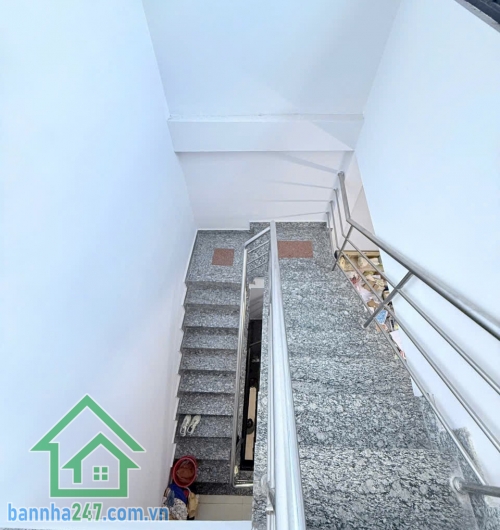 CHỈ 6,9 TỶ – NHÀ 4 TẦNG BTCT – KHU BÀU CÁT * DT: 60m² (4.8 x 13m). * Kết cấu: 1 trệt 3 lầu, tổng 4PN – 3WC. * Hẻm xe hơi, an ninh, yên tĩnh – có cổng rào.