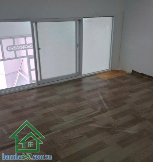 HẺM 3M THÔNG – P15 TÂN BÌNH – GẦN PHẠM VĂN BẠCH – CHỈ 4,35 TỶ Diện tích: 3.2 x 18m, DTSD 68m2. Kết cấu 2 tầng gồm 3PN, 2WC, phòng khách, bếp. Vị trí đẹp. 