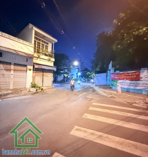 2 MẶT TIỀN KINH DOANH – HẺM OTO QUAY ĐẦU – 255M² – GẦN ĐẦM SEN.  Diện tích cực hiếm: 13 x 20m, nở hậu, công nhận đủ 255m².  