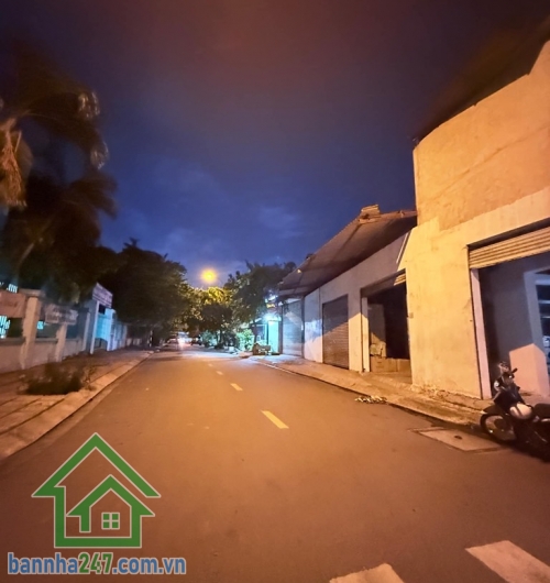 2 MẶT TIỀN KINH DOANH – HẺM OTO QUAY ĐẦU – 255M² – GẦN ĐẦM SEN.  Diện tích cực hiếm: 13 x 20m, nở hậu, công nhận đủ 255m².  