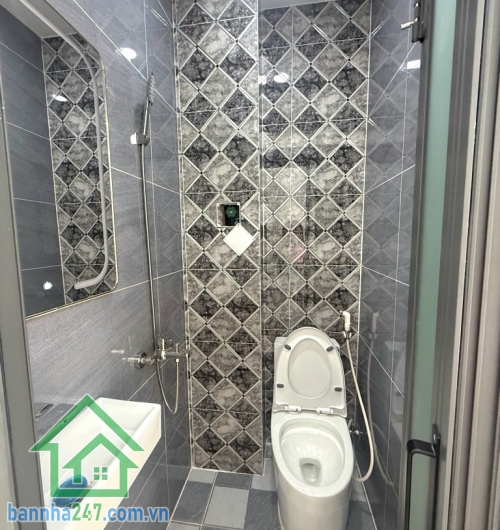 CHỈ 5,2 TỶ – SIÊU PHẨM NHÀ XÂY MỚI 100% – TRUNG TÂM TÂN PHÚ – NGAY TÔ HIỆU – 3 TẦNG – 32M² – 3PN - 2WC – SỔ HỒNG RIÊNG. Kết cấu: 1 trệt, 2 lầu đúc có sân thượng. 
