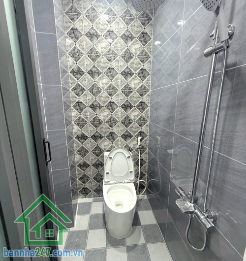 CHỈ 5,2 TỶ – SIÊU PHẨM NHÀ XÂY MỚI 100% – TRUNG TÂM TÂN PHÚ – NGAY TÔ HIỆU – 3 TẦNG – 32M² – 3PN - 2WC – SỔ HỒNG RIÊNG. Kết cấu: 1 trệt, 2 lầu đúc có sân thượng. 