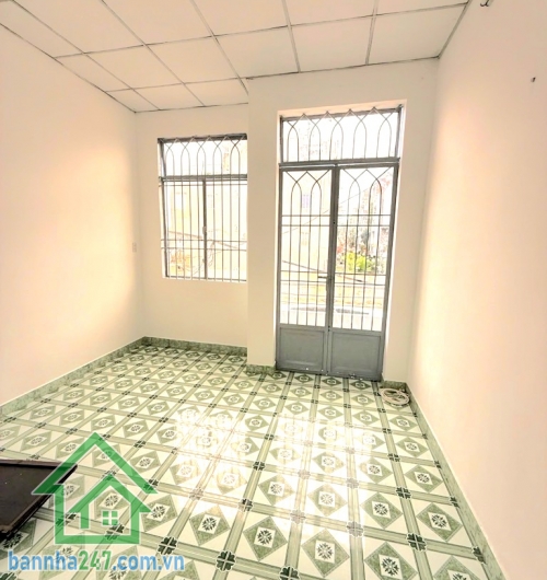 CHỈ 4,2 TỶ – TÂN PHÚ – KHU VIP TÂY THẠNH – TRƯỜNG CHINH – NHÀ 2 TẦNG KIÊN CỐ – 40M² – 4PN – HẺM 4M – SỔ ĐẸP HOÀN CÔNG ĐỦ Vị trí: Trung tâm khu VIP Tây Thạnh, giáp Tân Bình, gần Etown, UBND, trường học, siêu thị, khu Tân Sơn Nhì – Bàu Cát. Kết cấu: 1 trệt 