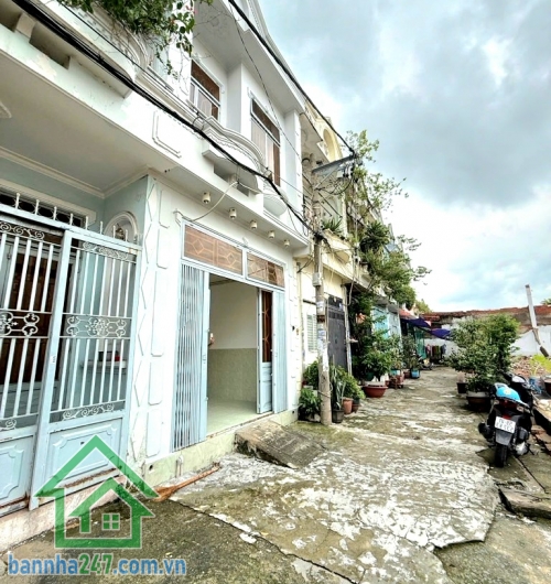CHỈ 4,2 TỶ – TÂN PHÚ – KHU VIP TÂY THẠNH – TRƯỜNG CHINH – NHÀ 2 TẦNG KIÊN CỐ – 40M² – 4PN – HẺM 4M – SỔ ĐẸP HOÀN CÔNG ĐỦ Vị trí: Trung tâm khu VIP Tây Thạnh, giáp Tân Bình, gần Etown, UBND, trường học, siêu thị, khu Tân Sơn Nhì – Bàu Cát. Kết cấu: 1 trệt 