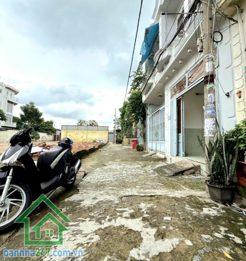 CHỈ 4,2 TỶ – TÂN PHÚ – KHU VIP TÂY THẠNH – TRƯỜNG CHINH – NHÀ 2 TẦNG KIÊN CỐ – 40M² – 4PN – HẺM 4M – SỔ ĐẸP HOÀN CÔNG ĐỦ Vị trí: Trung tâm khu VIP Tây Thạnh, giáp Tân Bình, gần Etown, UBND, trường học, siêu thị, khu Tân Sơn Nhì – Bàu Cát. Kết cấu: 1 trệt 