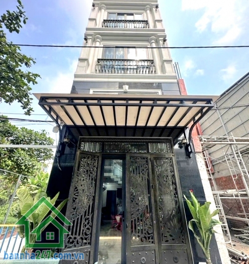 CHỈ 6,5 TỶ – KỀ AEON MALL TÂN PHÚ – NHÀ 5 TẦNG – HX TẢI 6M – 58M² 4PN – 4WC – Hoàn công đủ – Sổ đẹp – Hướng Đông Diện tích: 4 × 14.5m (58m²). Kết cấu: 1 trệt – 1 lửng – 3 lầu – sân thượng trước/sau BTCT. Công năng: 4PN – 4WC, nhà như mới, dọn vào ở ngay. 